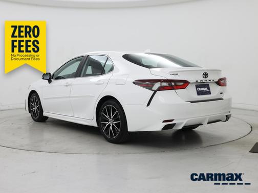White 2023 Toyota Camry SE