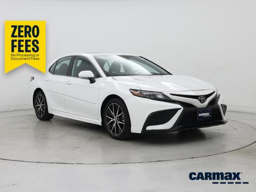 White 2023 Toyota Camry SE