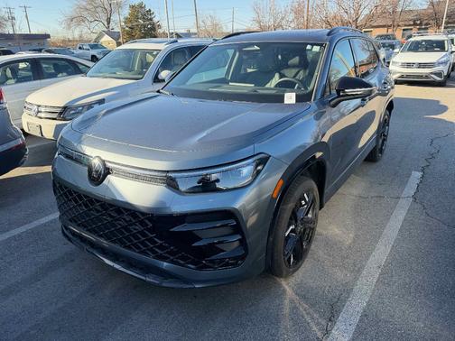 2025 Volkswagen Tiguan 2.0T SE R-Line Black