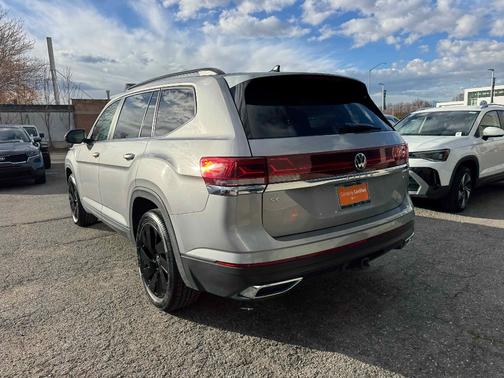 2024 Volkswagen Atlas 2.0T SE