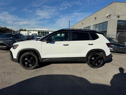 2025 Volkswagen Taos 1.5T SE Black
