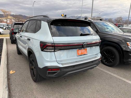 2025 Volkswagen Taos 1.5T SE Black