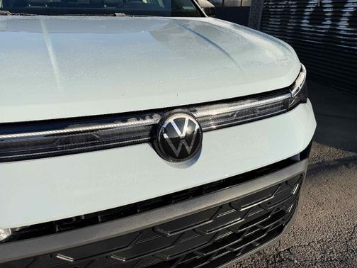 2025 Volkswagen Taos 1.5T SE Black