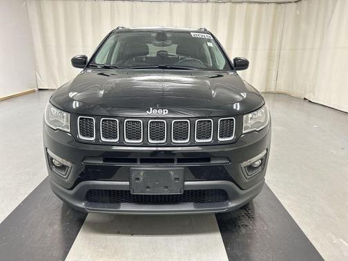 Diamond Black 2019 Jeep Compass Latitude