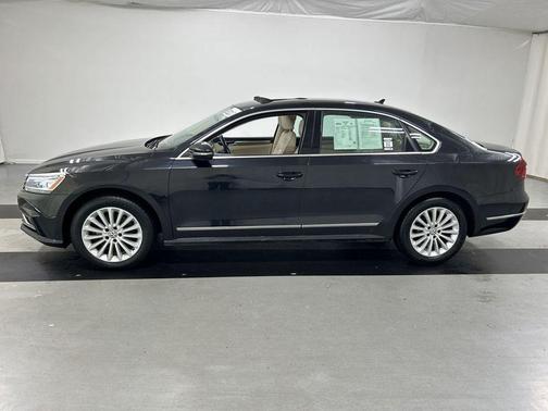 Deep Black Pearl Effect 2017 Volkswagen Passat 1.8T SE