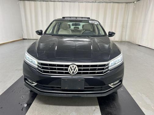 Deep Black Pearl Effect 2017 Volkswagen Passat 1.8T SE