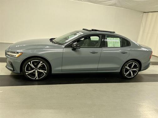 2024 Volvo S60 B5 Plus Dark Theme