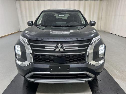 Graphite Gray 2026 Mitsubishi Outlander SE