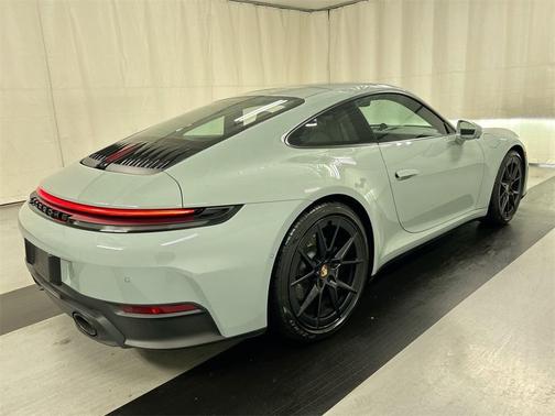2025 Porsche 911 Carrera