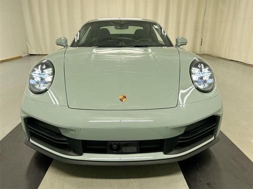 2025 Porsche 911 Carrera