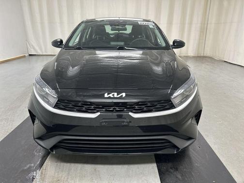 Aurora Black Pearl 2022 Kia Forte LXS