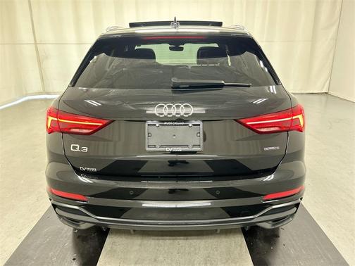 2022 Audi Q3 45 S line Premium