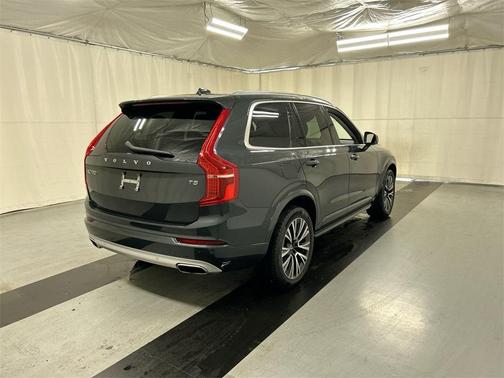 2021 Volvo XC90 T5 Momentum 7 Passenger