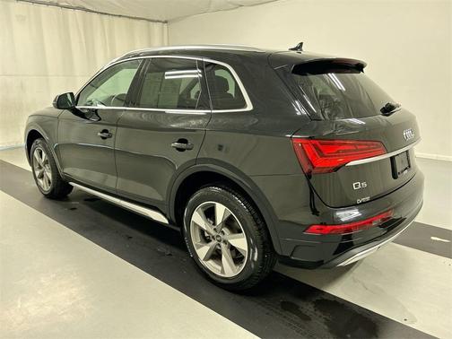 2023 Audi Q5 40 Premium Plus