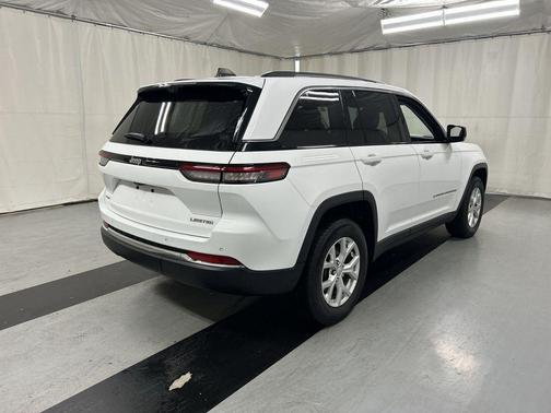 Bright White Clearcoat 2023 Jeep Grand Cherokee Limited