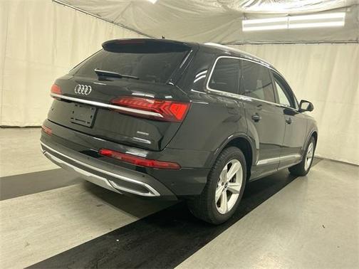 2023 Audi Q7 45 Premium
