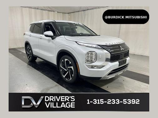 White Diamond 2023 Mitsubishi Outlander SE