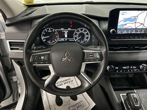 White Diamond 2023 Mitsubishi Outlander SE