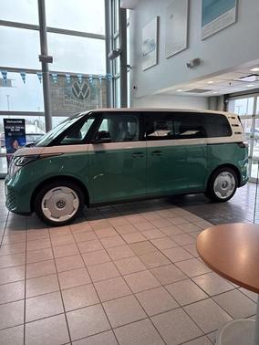 Mahi Green Metallic - Candy White 2025 Volkswagen ID. Buzz 1st Edition