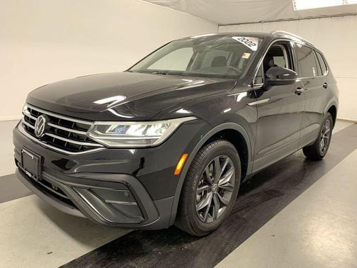 Deep Black Pearl Effect 2022 Volkswagen Tiguan 2.0T SE