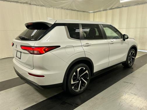 2022 Mitsubishi Outlander ES