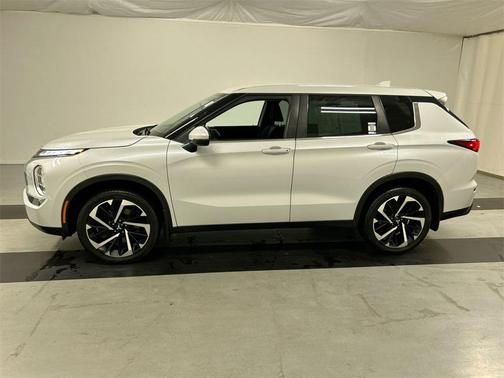 2022 Mitsubishi Outlander ES