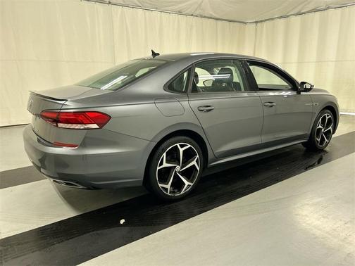 2020 Volkswagen Passat 2.0T R-Line