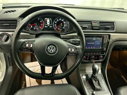 2018 Volkswagen Passat 2.0T SE