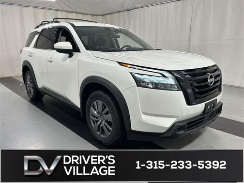 2023 Nissan Pathfinder SV