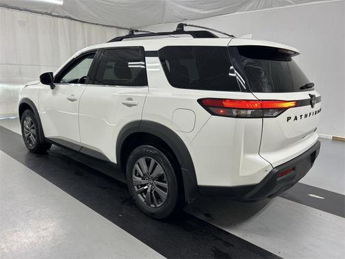 2023 Nissan Pathfinder SV