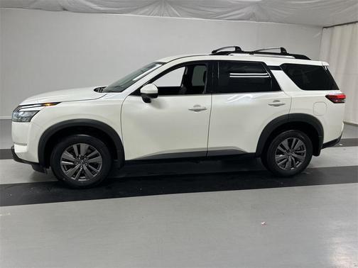 2023 Nissan Pathfinder SV