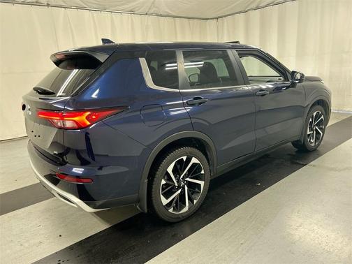 2023 Mitsubishi Outlander SE