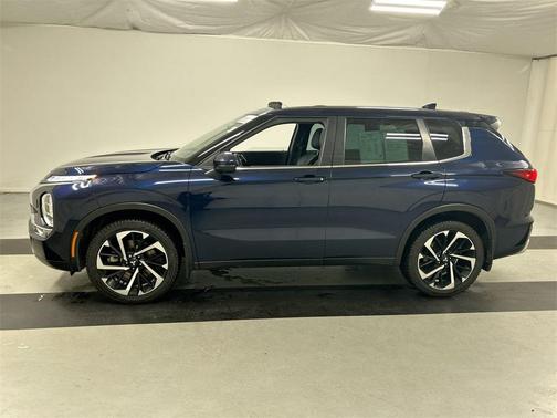 2023 Mitsubishi Outlander SE