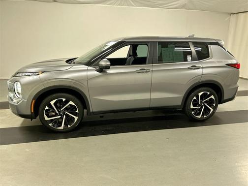 2023 Mitsubishi Outlander SE Black Edition