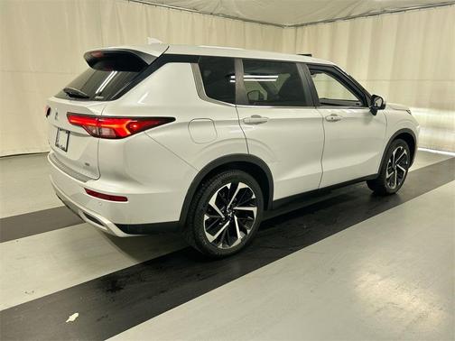 2022 Mitsubishi Outlander SE