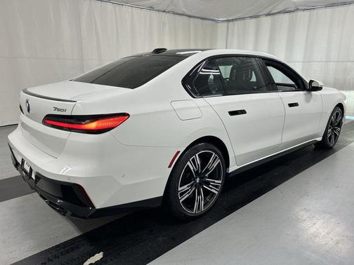 2023 BMW 760 760i xDrive
