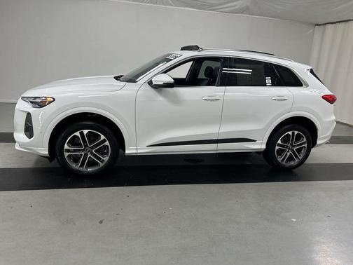 Arkona White 2025 Audi Q5 2.0T quattro Premium