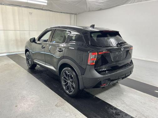 Super Black 2026 Nissan Kicks SR