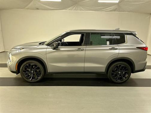 2023 Mitsubishi Outlander SE Black Edition