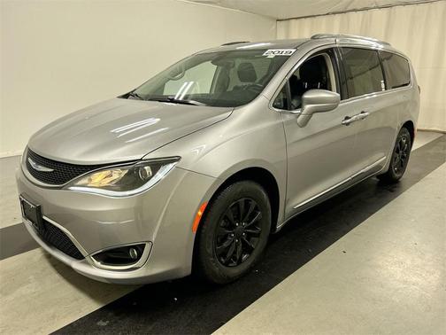 2019 Chrysler Pacifica Touring-L