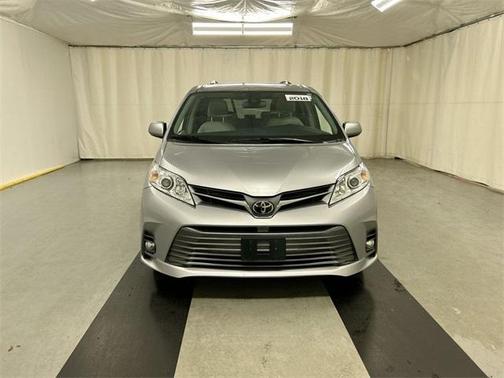 2018 Toyota Sienna XLE