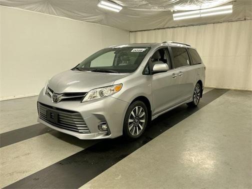 2018 Toyota Sienna XLE