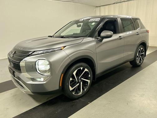 2023 Mitsubishi Outlander SE