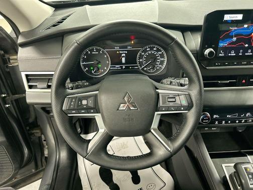 2023 Mitsubishi Outlander SE