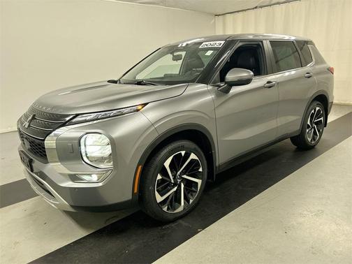 2023 Mitsubishi Outlander SE