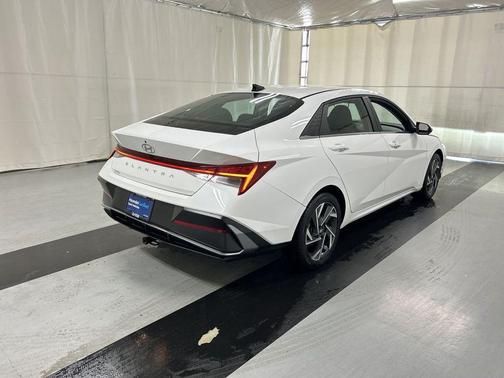 White 2024 Hyundai ELANTRA SEL