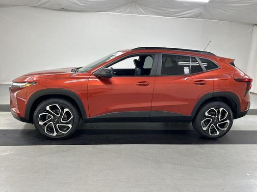Cayenne Orange Metallic 2024 Chevrolet Trax 2RS