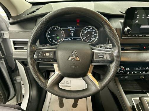 2022 Mitsubishi Outlander ES