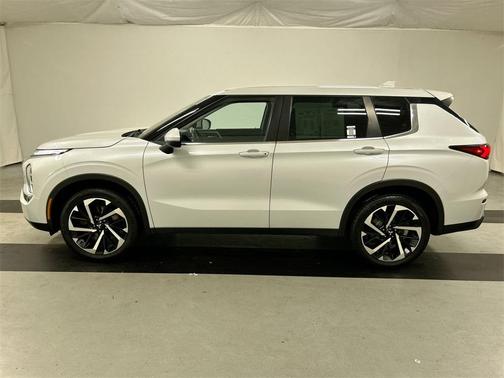 2022 Mitsubishi Outlander ES