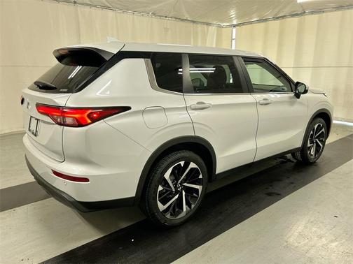 2022 Mitsubishi Outlander ES